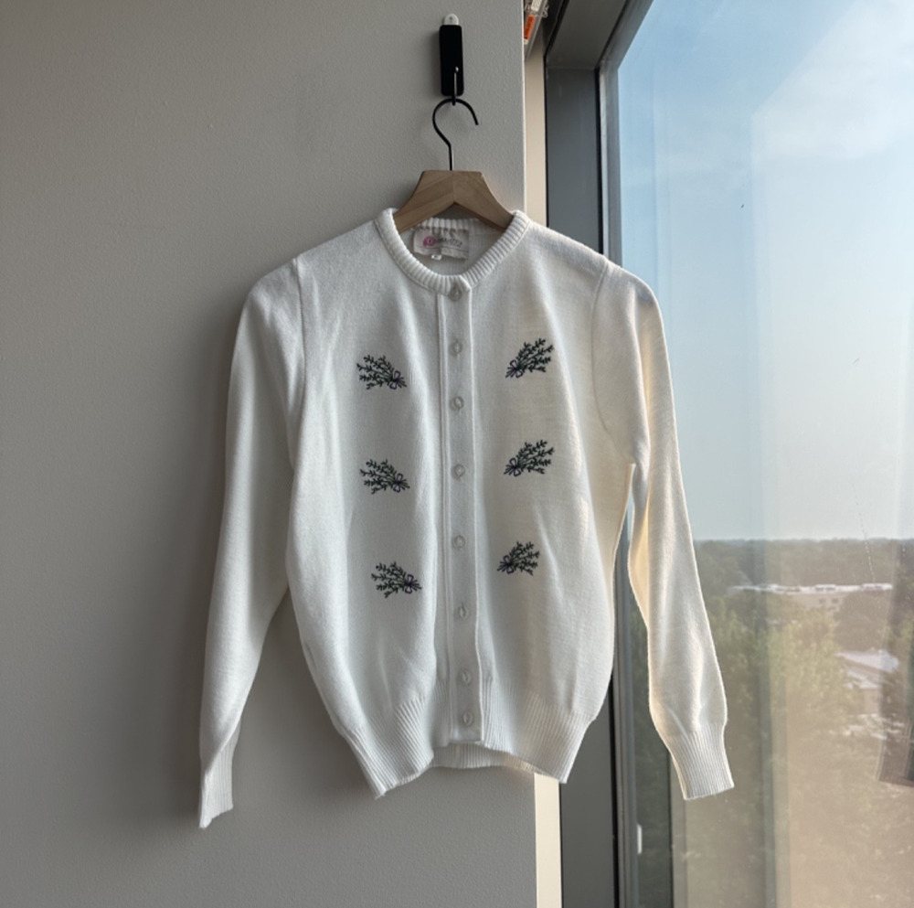 Vintage Pitlochry Knitwear Embroidered White Cardigan Sweater Women's Size S/M
